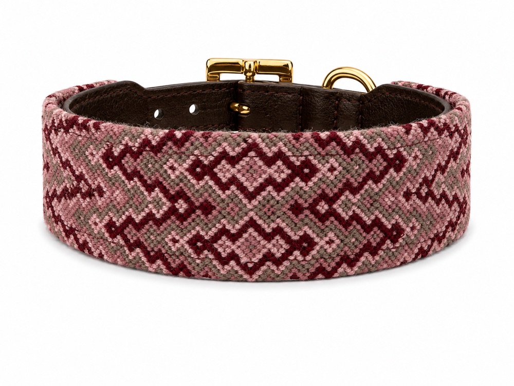 Collar tejido Blush de Bianca & Lucas, sobre fondo blanco.