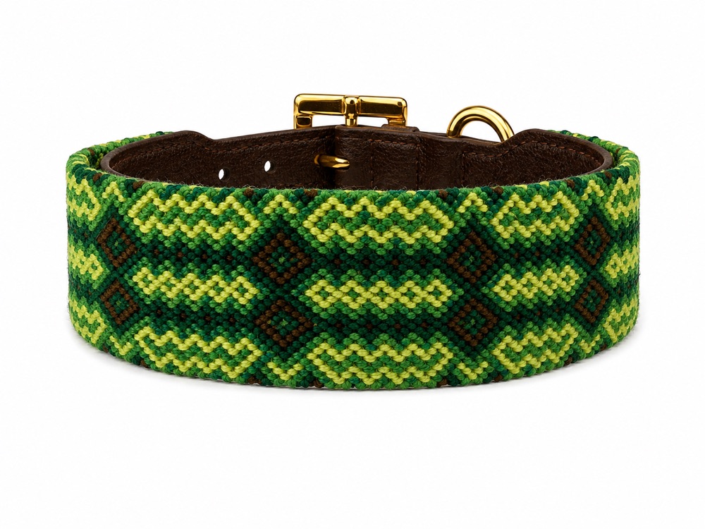 Collar tejido Moss de Bianca & Lucas, sobre fondo blanco.